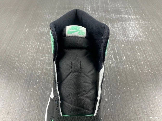1st Kicks Shoes 1 OG Jordan Green Air High Glow DZ5485-130 0804